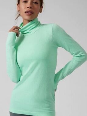 Athleta Flurry Blizzard Turtleneck Size XS